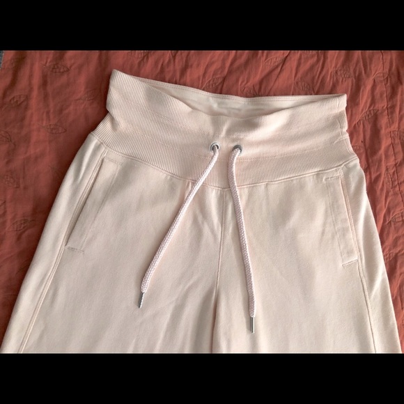 NWT*CALVIN KLEIN JOGGER PINK SWEATPANTS*CROPPED WIDE LEG*2 POCKETS*MSRP $98 - Picture 3 of 13